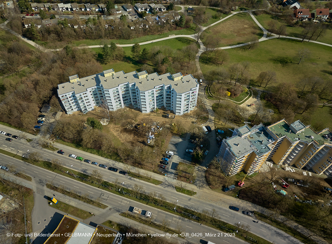 21.03.2023 - Luftbilder von der Baustelle Karl-Marx-Ring 53-57 in Neuperlach